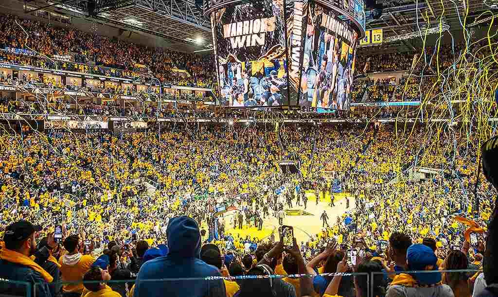 arena chase center lotada, que é a primeira casa e faz parte da história do Golden State Warriors