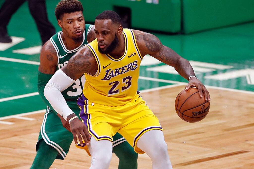 boston celtics, um dos maiores rivais da historia dos lakers, em quadra contra o time