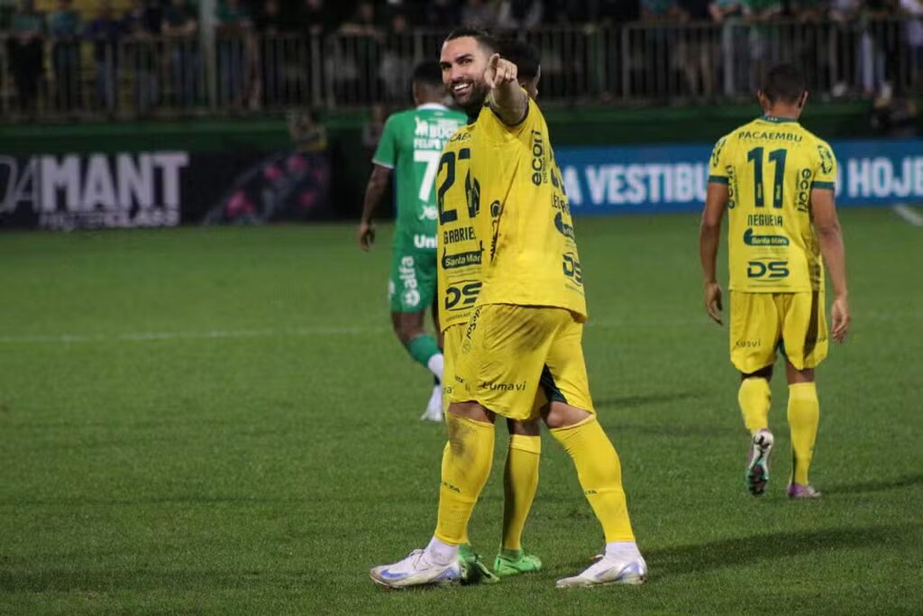 léo gamalho, um dos Maiores artilheiros da história da Copa do Brasil, em campo pelo mirassol