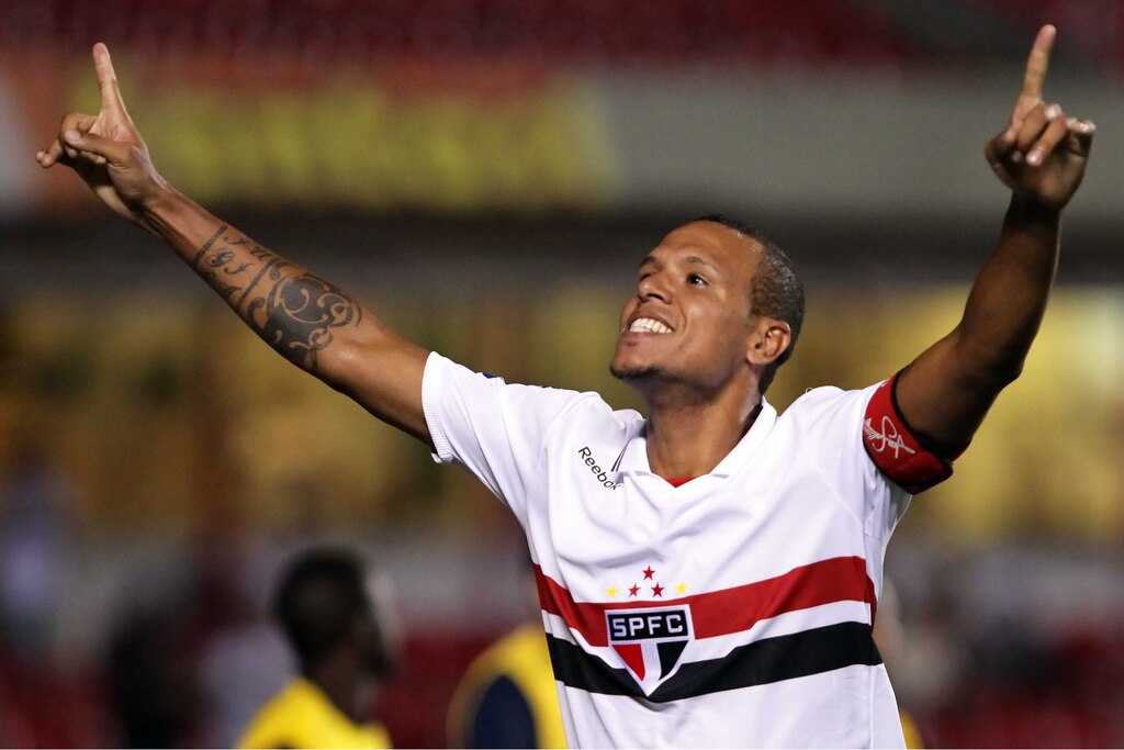 luis fabiano, um dos Maiores artilheiros da história da Copa do Brasil, em campo pelo são paulo