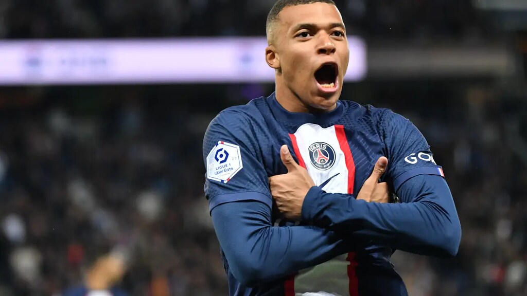 Mbappé em campo, um dos maiores artilheiros da Ligue 1