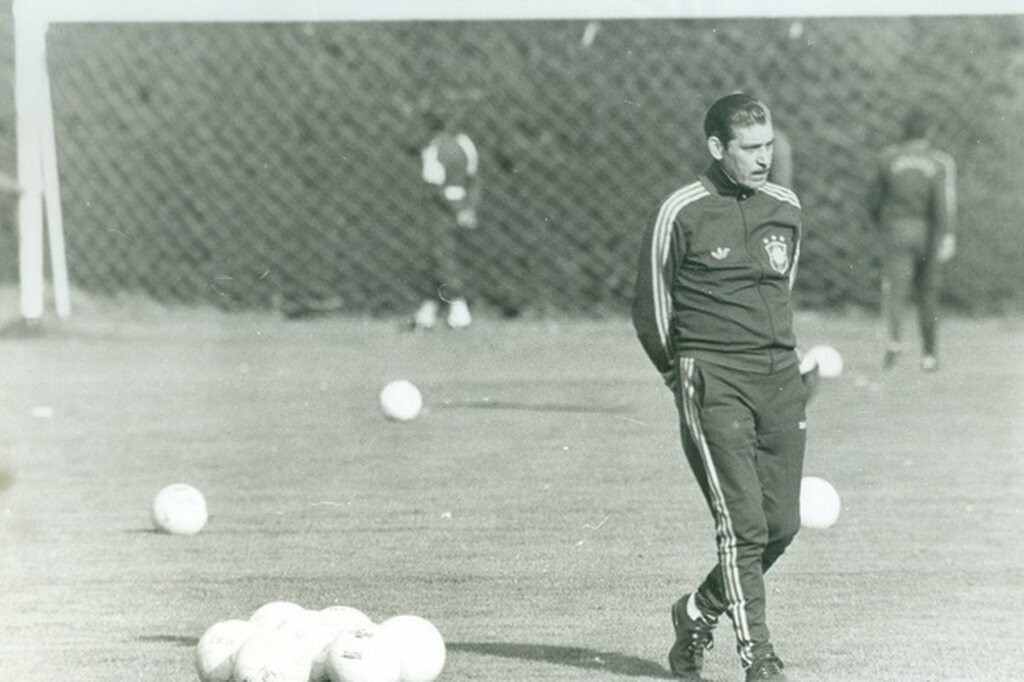 brandão em campo, um dos maiores treinadores da Seleção Brasileira