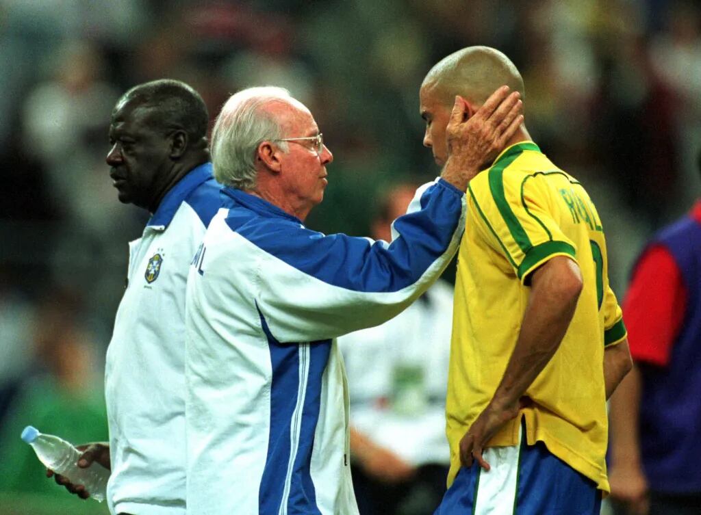 zagallo em campo, um dos maiores treinadores da Seleção Brasileira