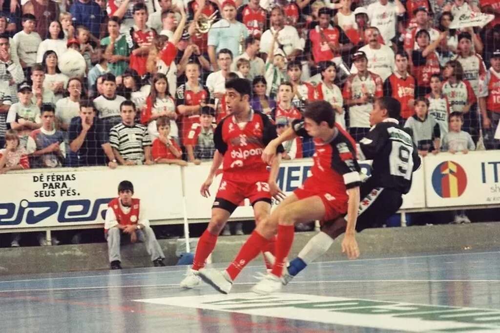 jorginho, um dos melhores jogadores brasileiros futsal, em quadra antigamente