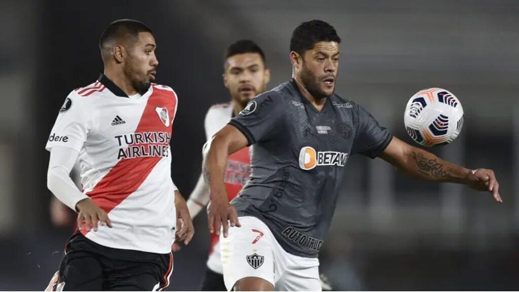 hulk e jogador do river plate, otimos jogadores para a aposta wincast, em campo