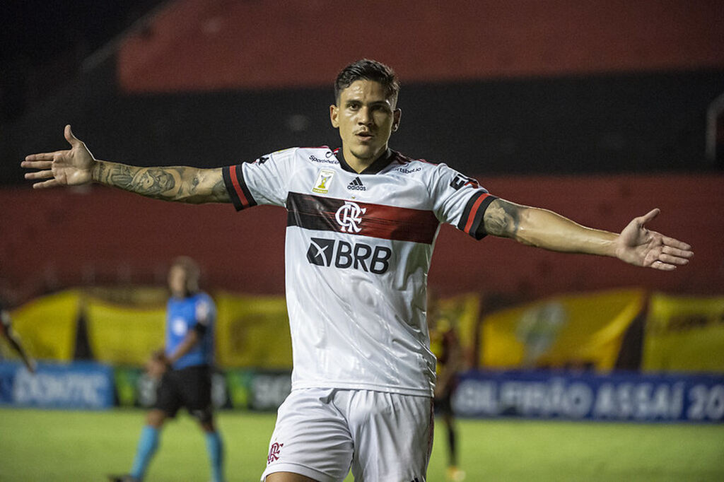 pedro, do flamengo, em campo. o jogador é um dos artilheiros serie a 2024