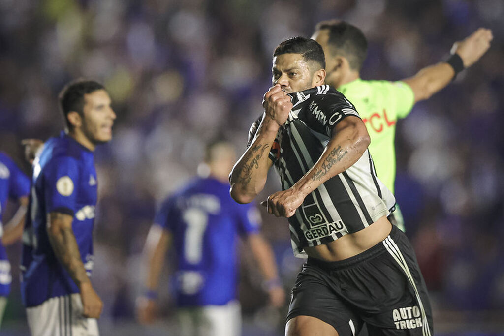 hulk, do atletico-mg, comemorando gol em campo. o jogador é um dos artilheiros serie a 2024