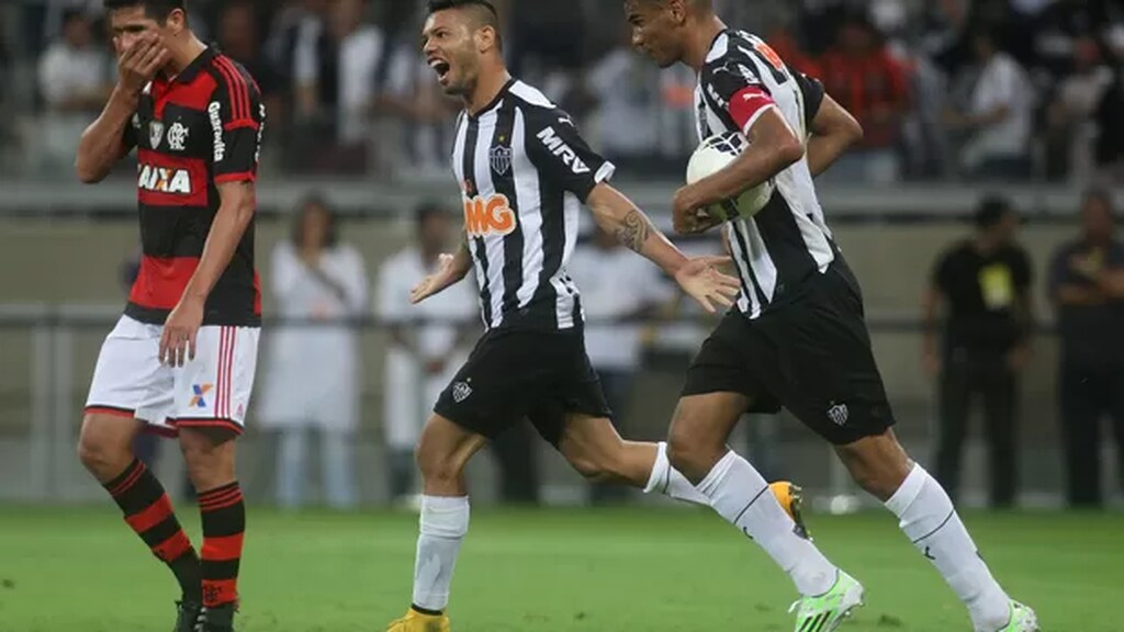 jogadores do atletico-mg x flamengo em campo pela final da copa do brasil 2014