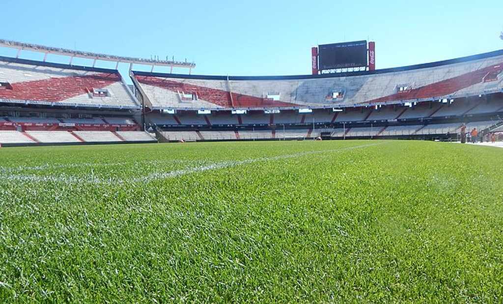 visão do gramado do Estádio Monumental de Núñez, lugar onde os finalistas libertadores 2024 irão jogar