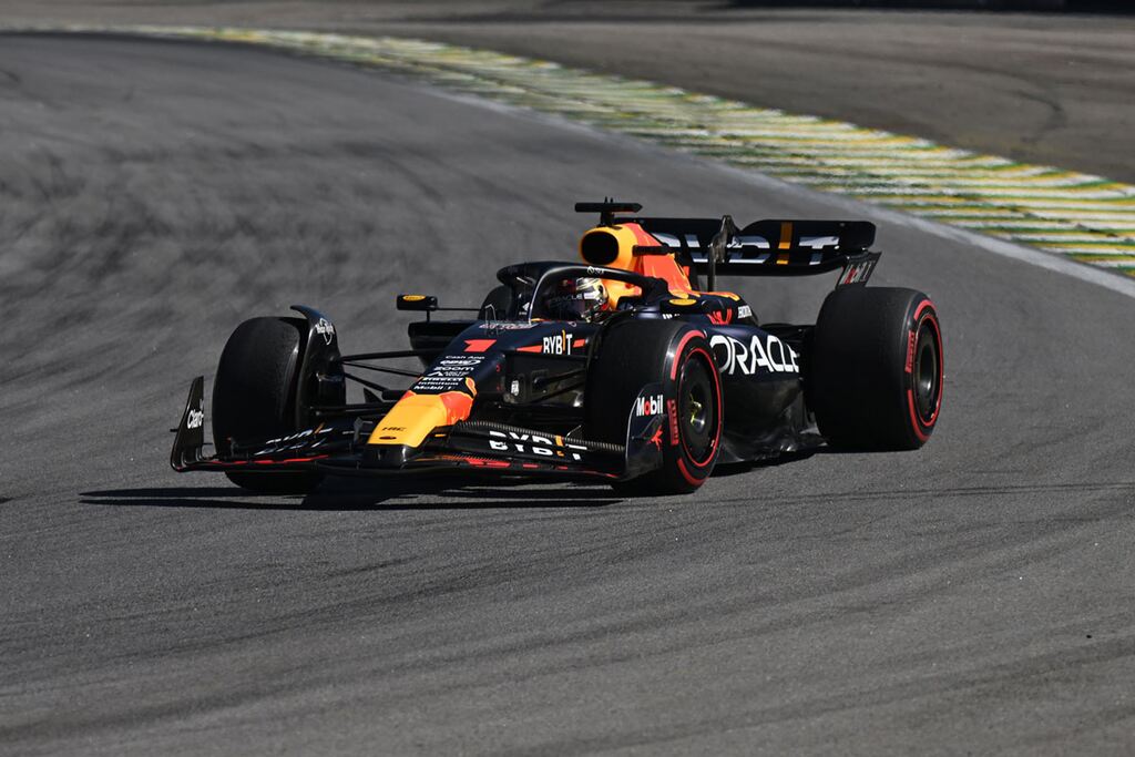 carro de corrida da red bull no gp do brasil