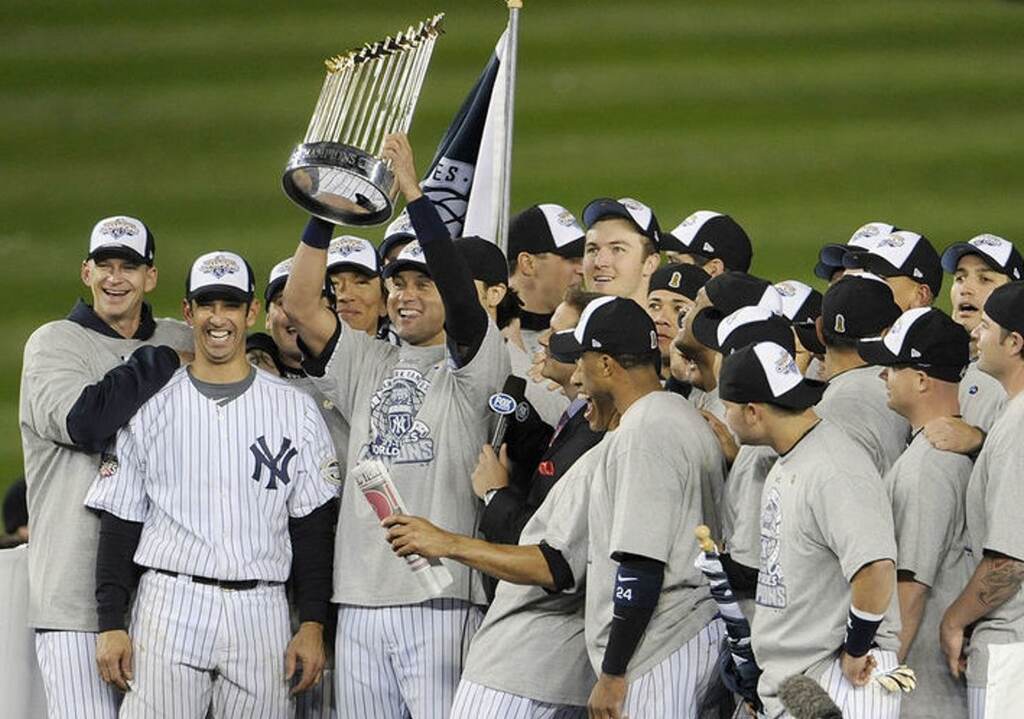 jogadores do new york yankees reunidos para comemorar a vitoria da liga mlb como apostar