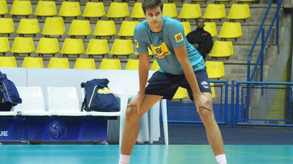 Qual o jogador de vôlei mais alto do mundo? Renan Zanatta em quadra pela seleção do brasil