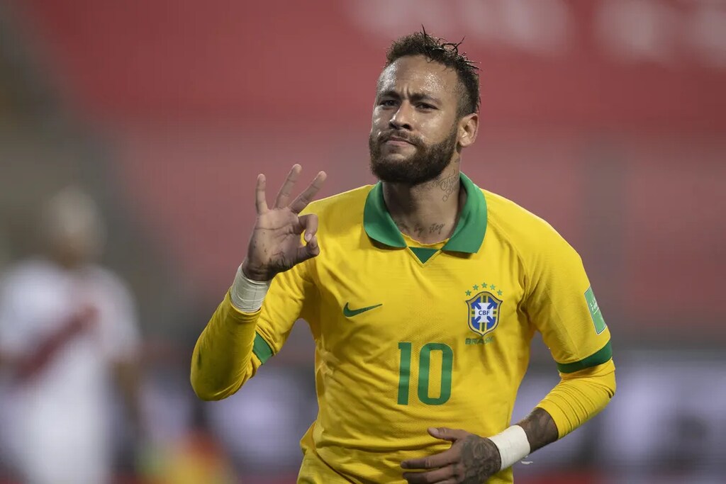 Neymar jr comemorando um hat trick em campo. Entenda quantos hat trick tem neymar