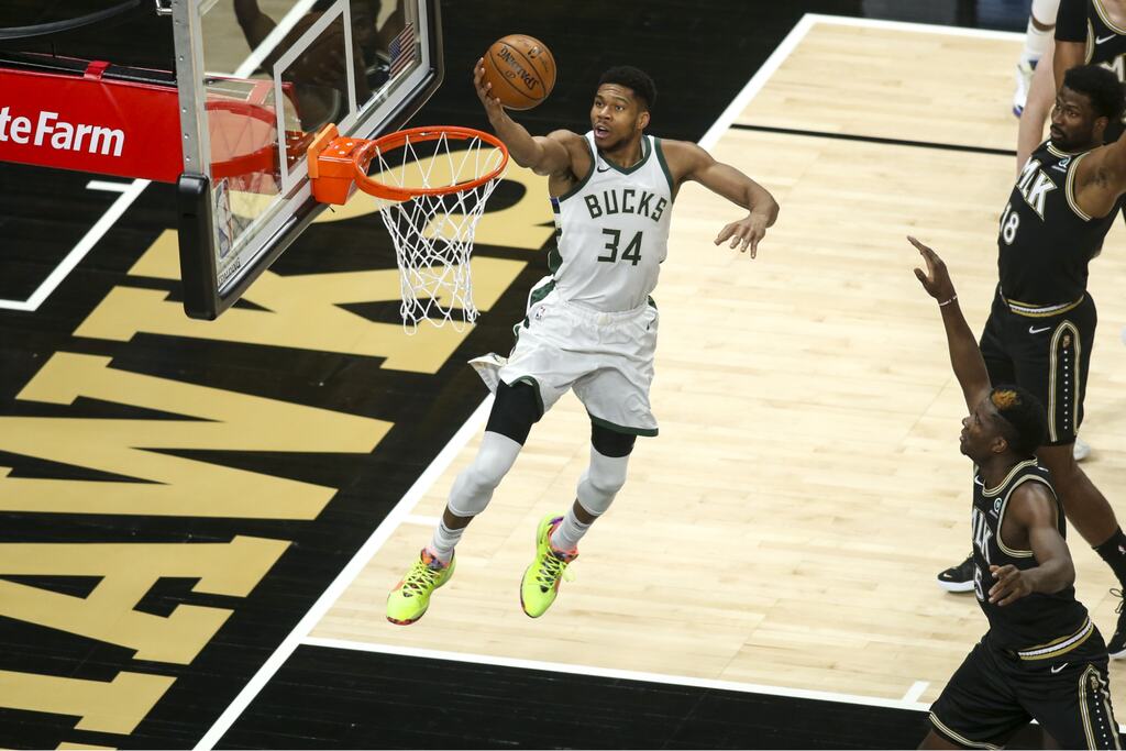 jogador fazendo cesta na nba, otima aposta em cesta de tres pontos