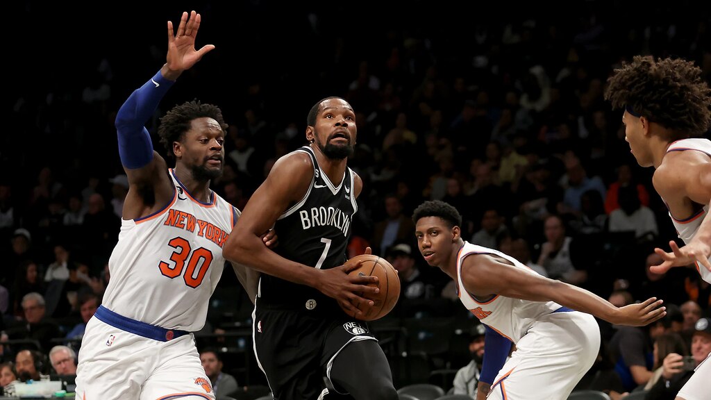 brooklyn nets historia e new york knicks em quadra se disputando