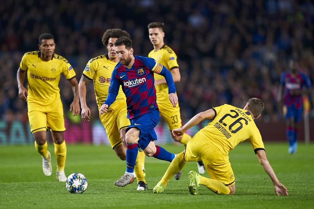 jogadores do barcelona e borussia, que sabem Como apostar em último gol, jogando em campo