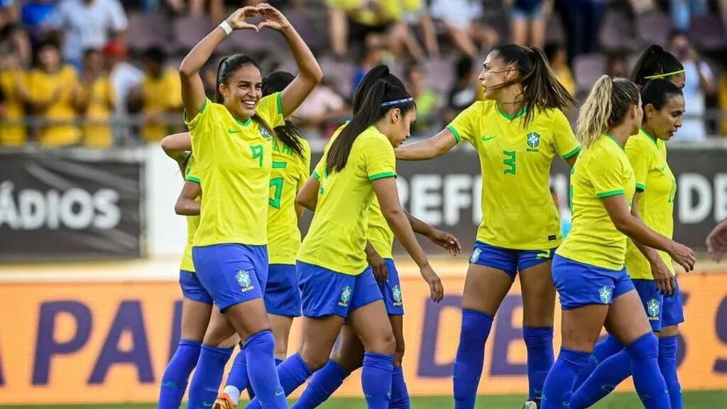 parte do elenco da seleção brasileira feminina de futebol, que sabe como funciona o ranking da fifa, e esta na decima posição