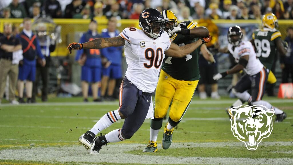 jogadores da nfl fazem uma corrida a pontos no futebol americano, em campo