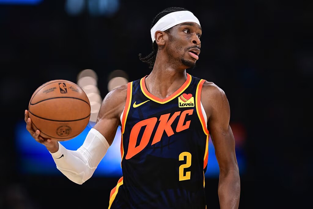 jogador do thunder, favoritos nba, em quadra com a bola