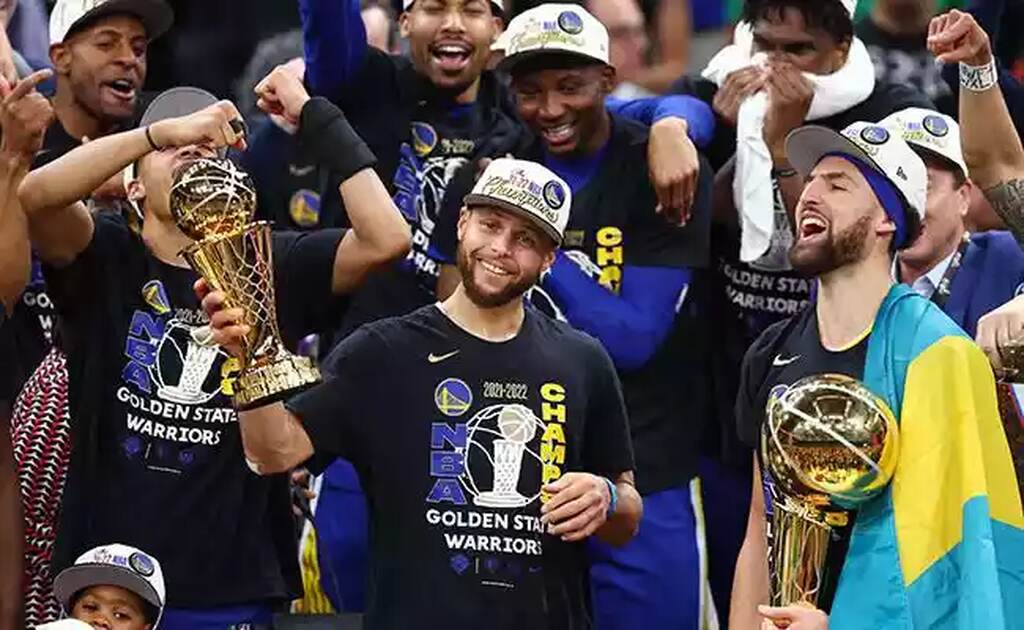 jogadores do lakers, favoritos nba, comemorando o titulo na liga