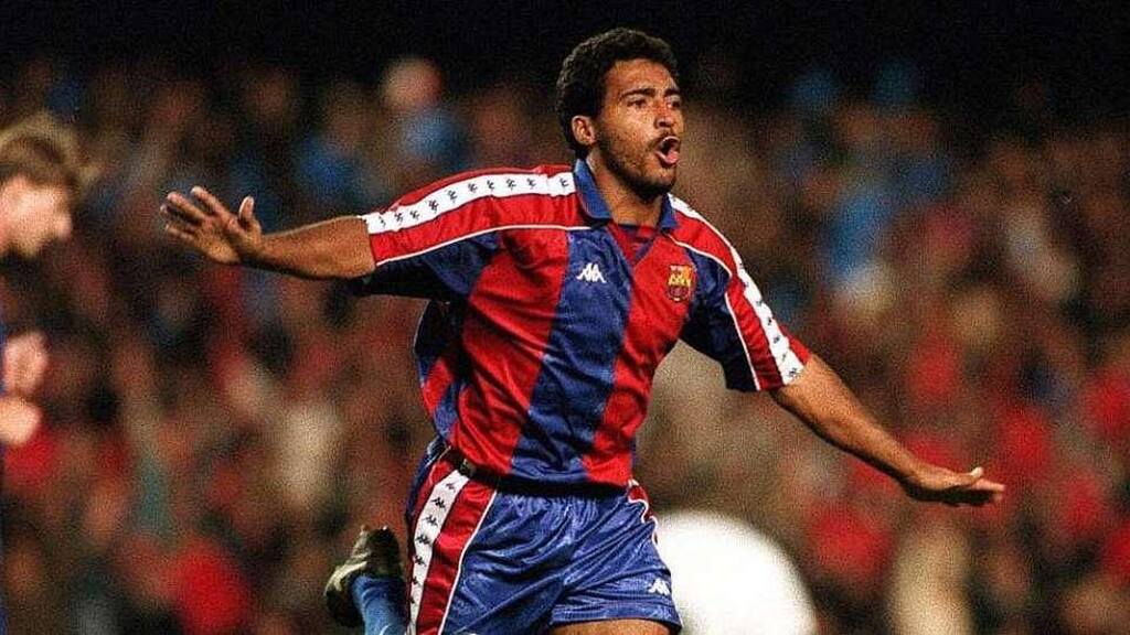 romario comemorando após maiores hat tricks da historia com a camisa do barcelona em campo