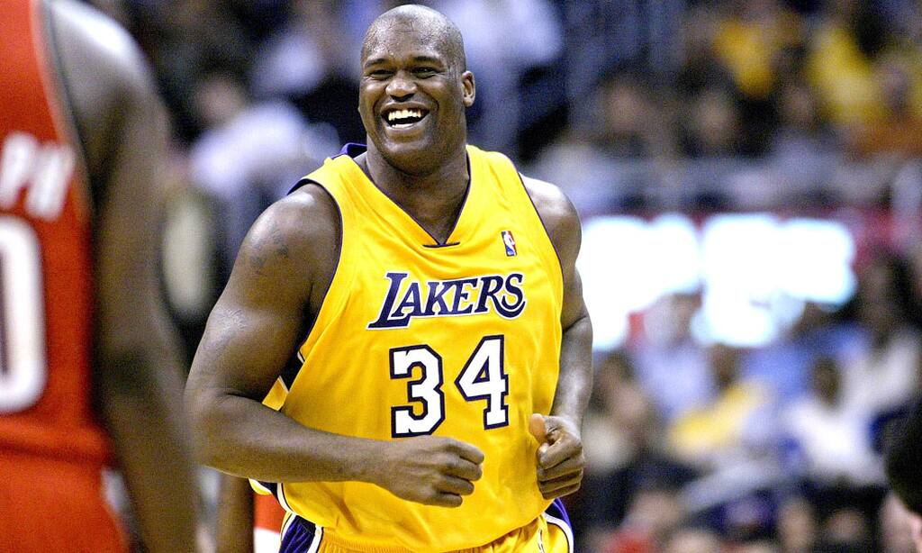 Shaquille O’Neal, um dos maiores pontuadores da nba, em quadra pelos lakers