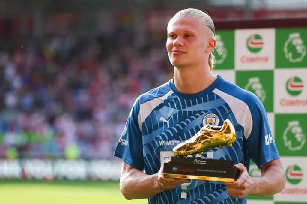 haaland, um dos melhores finalizadores do futebol, com a chuteira de ouro em maos