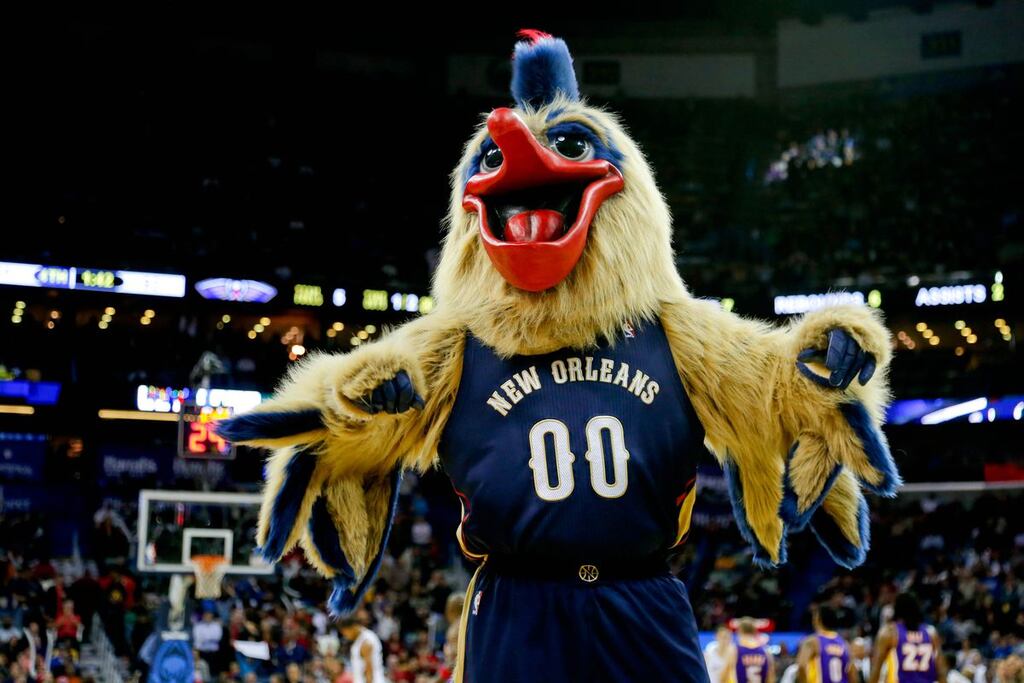 mascote do new orleans pelicans historia em quadra