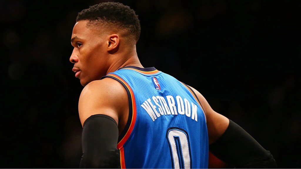 Russell Westbrook, destaque em roubo de bola no basquete, em quadra