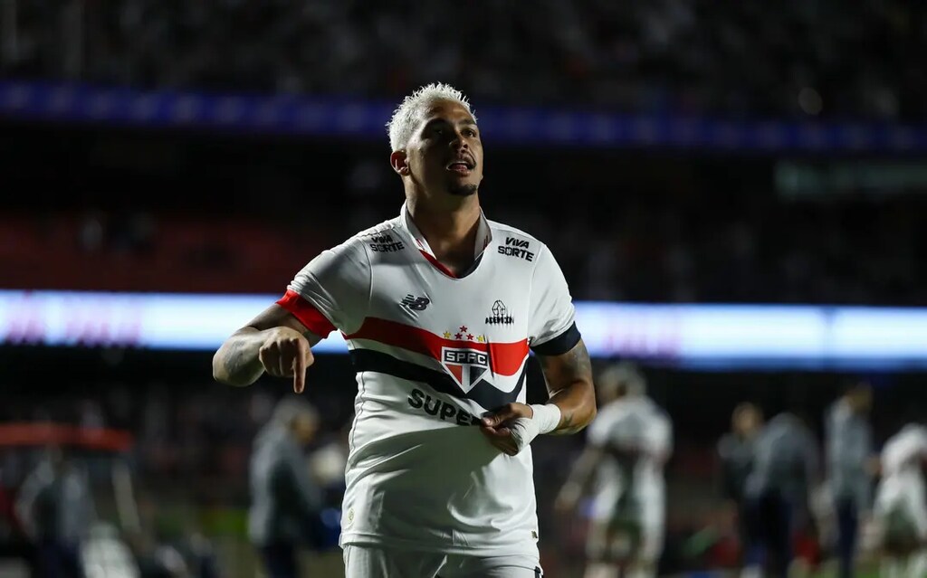 Luciano, do São Paulo, em campo