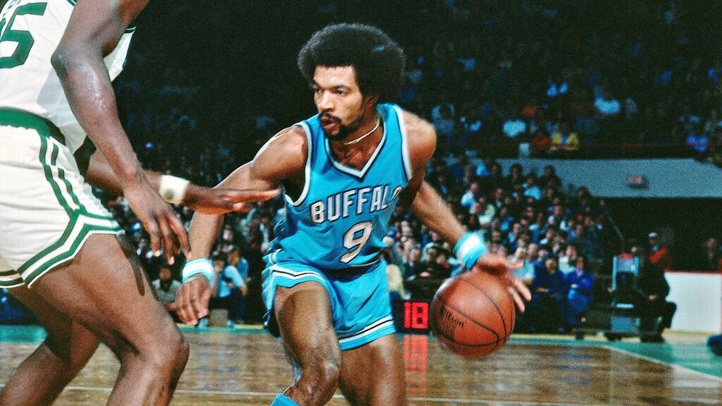 jogador do los angeles clippers historia em quadra, quando o time ainda era chamado de buffalo braves