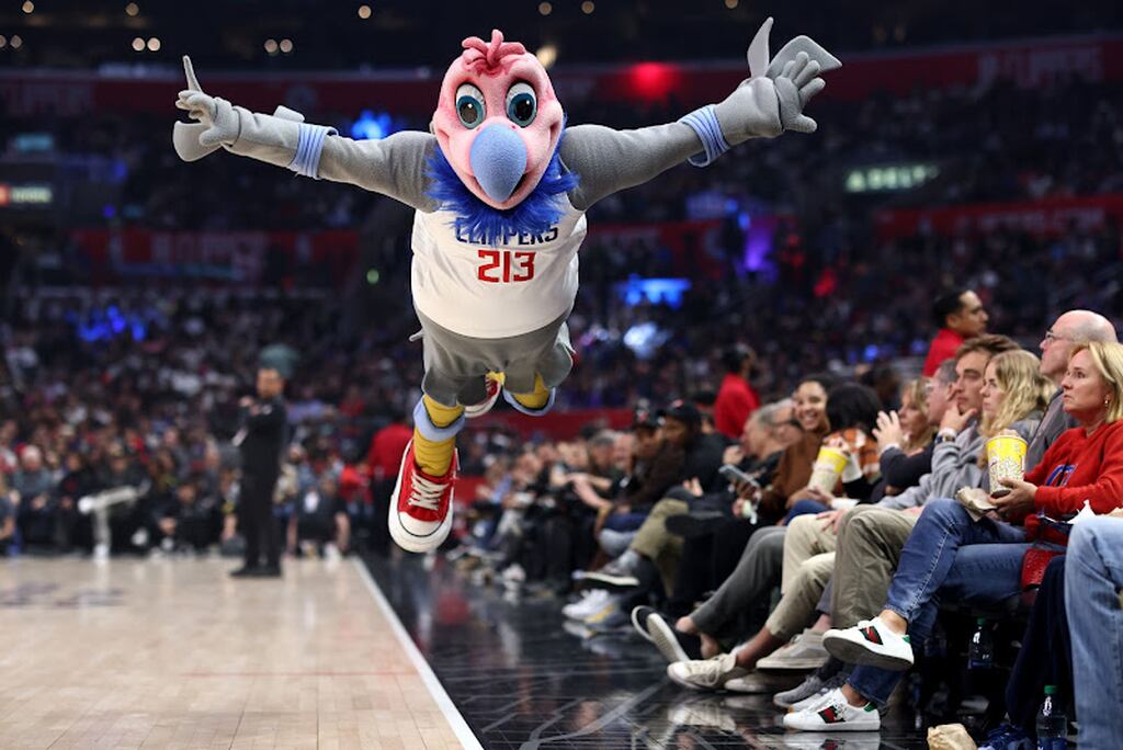 mascote do los angeles clippers historia animando a torcida em campo