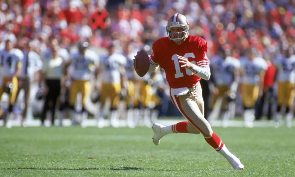 joe montana em campo, considerado um dos maiores quarterbacks da historia