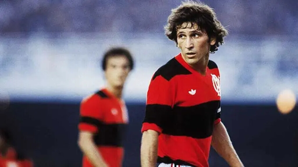 zico, do flamengo, em campo pelo time