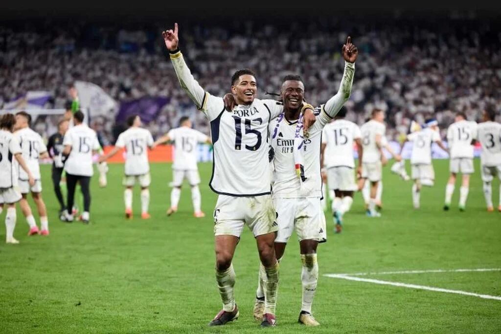 jogadores do real madrid, lista de qual é o time mais rico do mundo, reunidos em campo