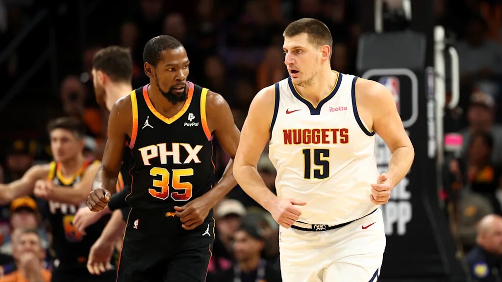 jogadores do suns e do nuggets em quadra, para disputar uma das maiores rivalidades na nba