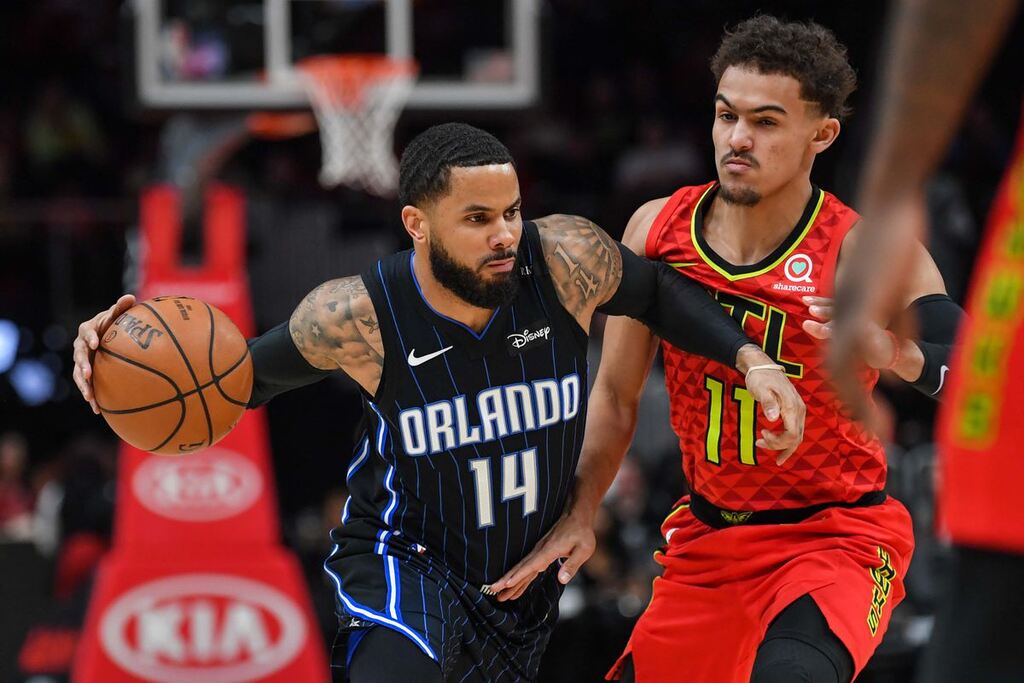 jogadores do atlanta hawks historia e do orlando magic se disputando em quadra nos dias de hoje