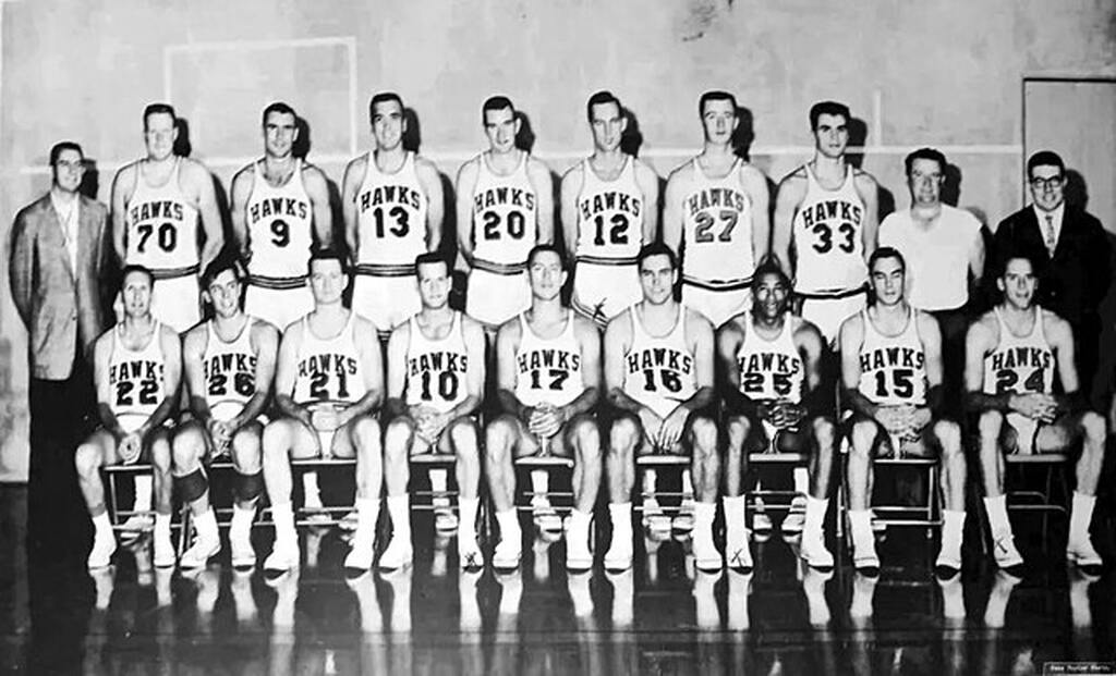 elenco de 1957/58 do atlanta hawks historia reunidos para uma foto da equipe