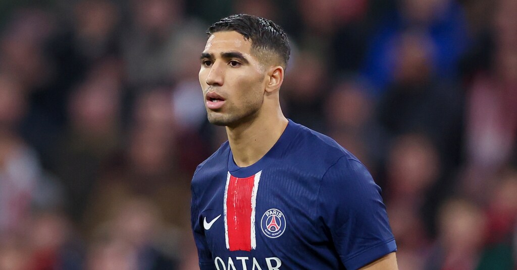 hakimi com a camisa do psg em campo, e considerado o melhor lateral do mundo por muitos