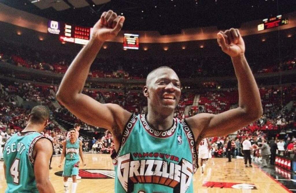 jogador do vancouver grizzlies em quadra, nome antigo do Memphis Grizzlies história